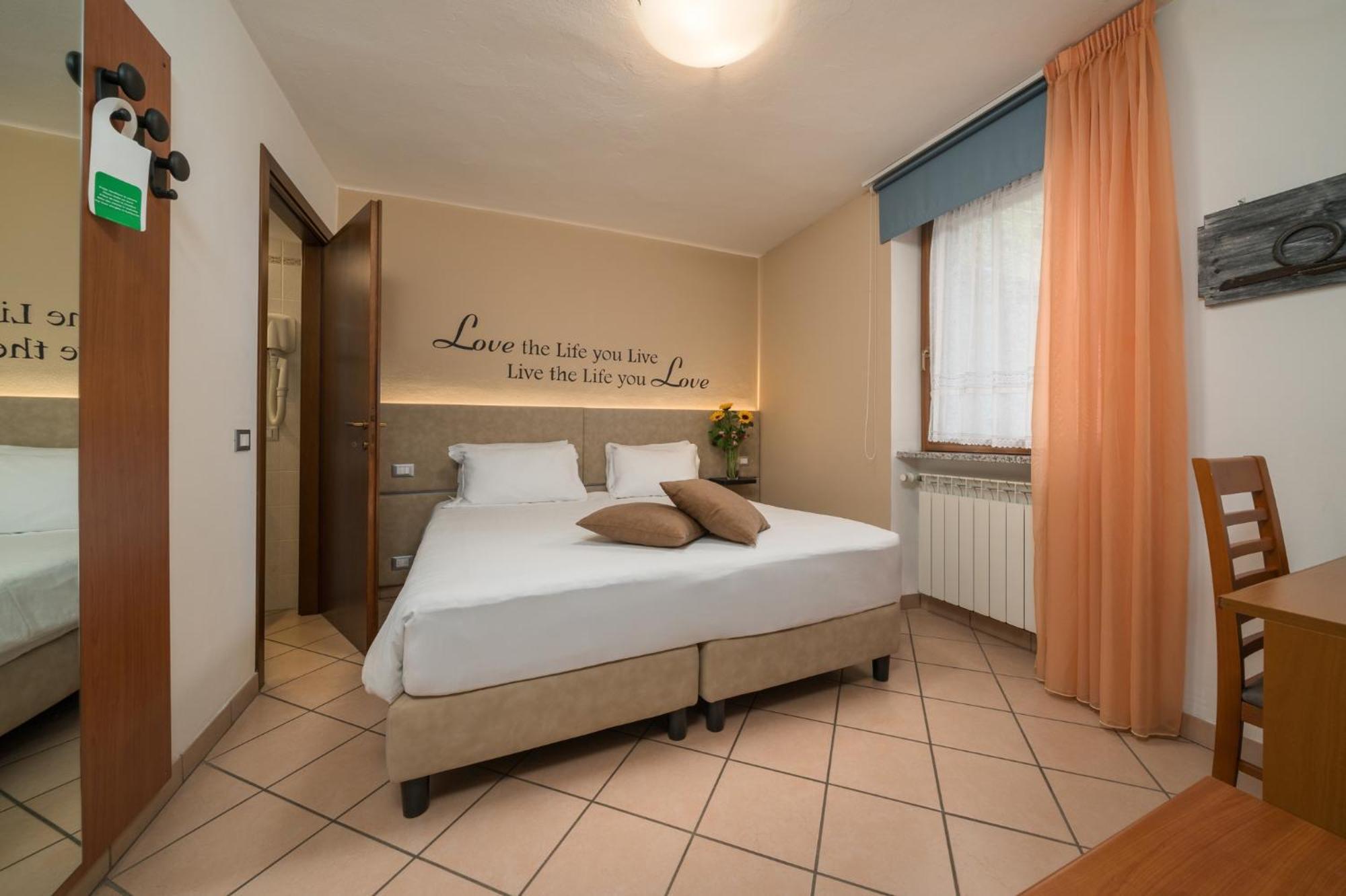 Hotel Oasi Verde Bienno Dış mekan fotoğraf